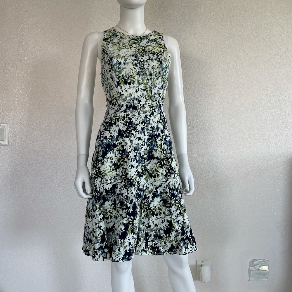 Floral dress Maggy London 8 white floral sleeves dress